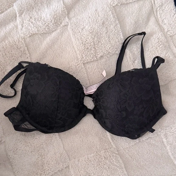 Victoria’s Secret push-up lace bra - Picture 1 of 3